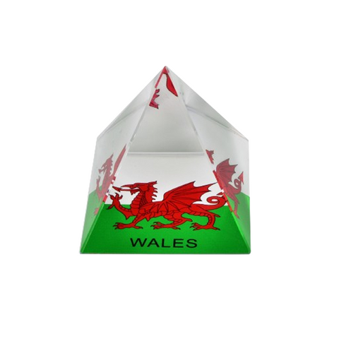 Welsh Dragon in crystal -   Y Ddraig Gymreig mewn grisial