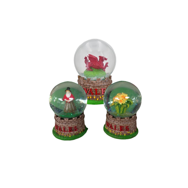 Welsh themed resin water globe - Glôb dwr resin ar thema Gymreig (3)